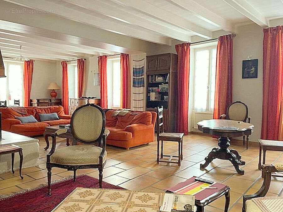 Maison à SAINT-SAUVEUR-D'AUNIS