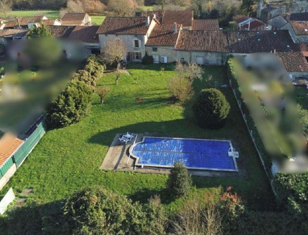 Maison à CHAMPAGNE-MOUTON