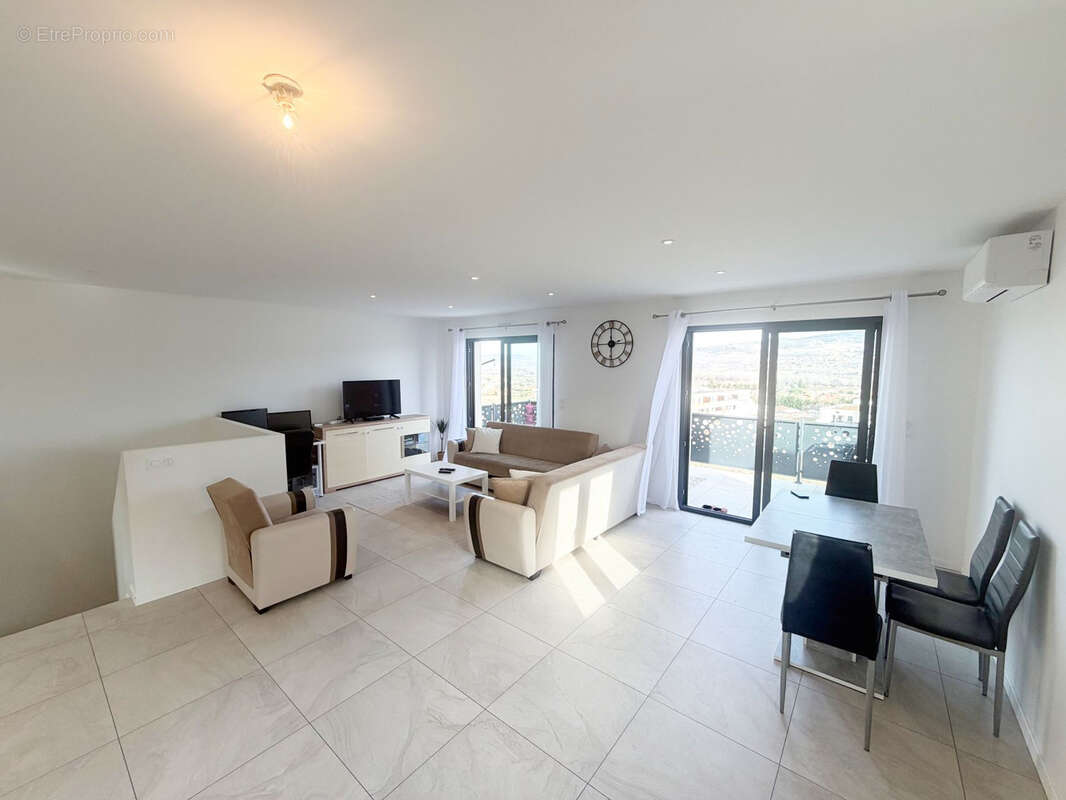 Maison à LES MARTRES-DE-VEYRE