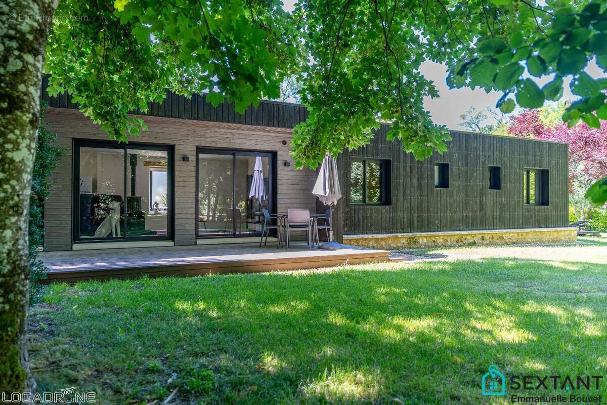 A 15 min de Bergerac, superbe propriété en pierre rénovée sur plus de 3 HA, 4 habitations, grange, superbe espace piscine - photo 7