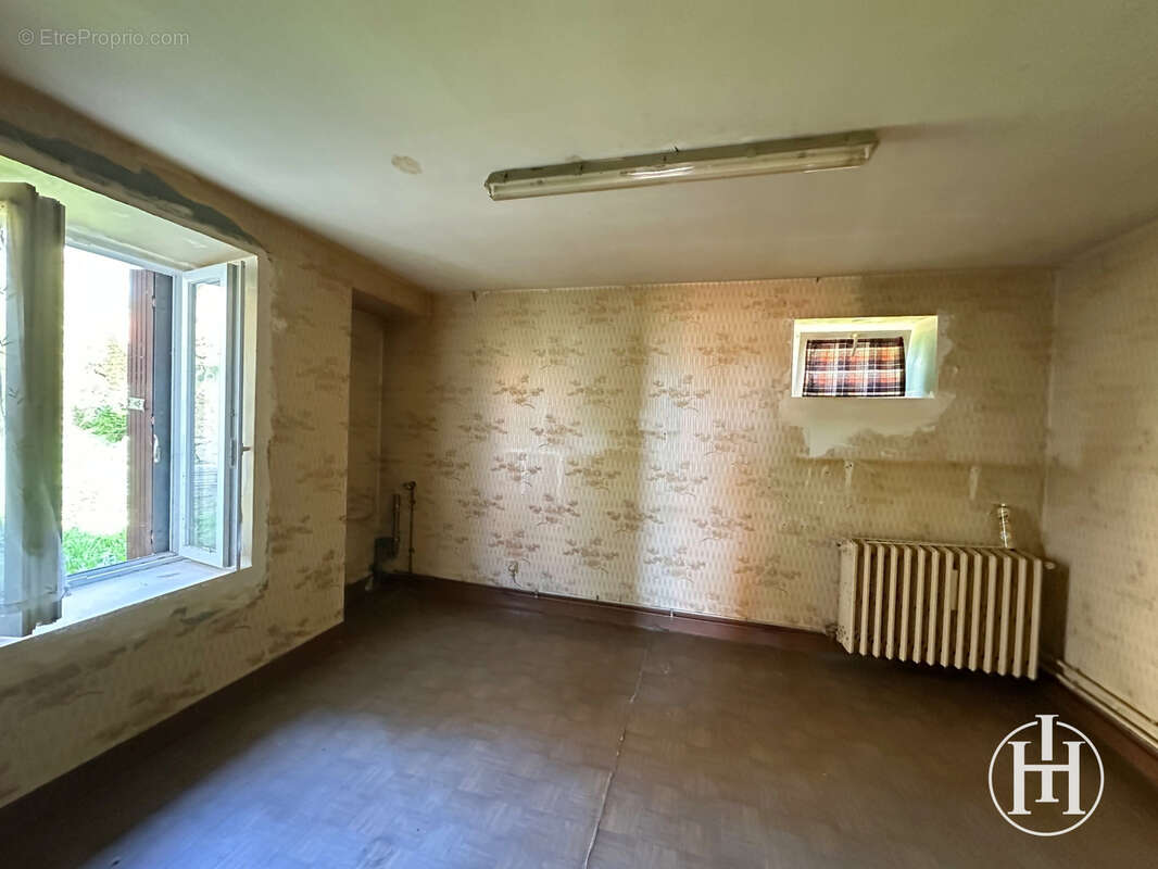 Maison à MONTLEVICQ