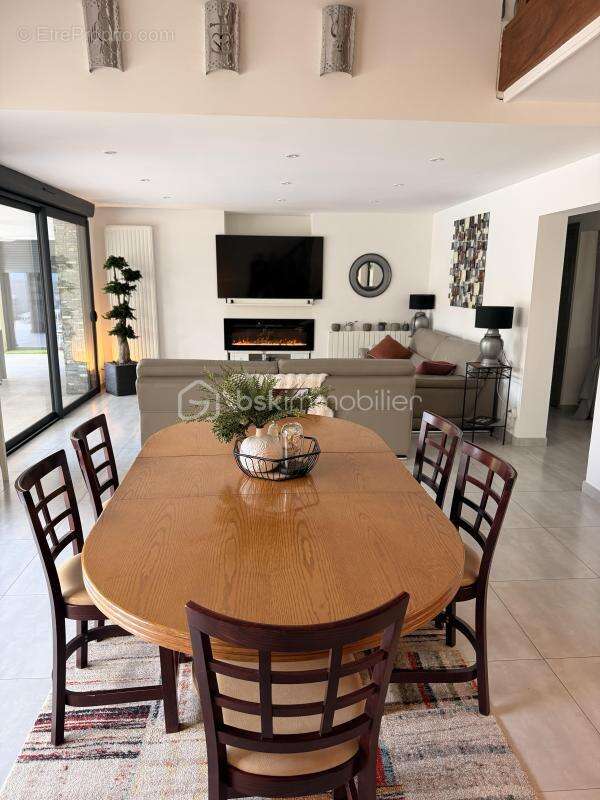 Maison à SAINT-LAURENT-D'AIGOUZE