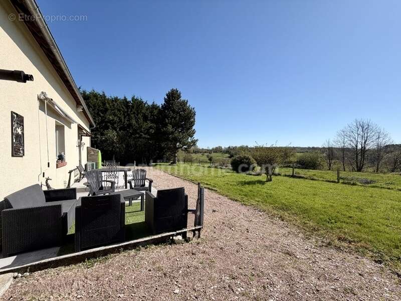 Maison à vendre - Grand séjour - 3 chambres - Garage – Terrasse avec vue dégagée - VALORBIQUET (14290) - photo 2