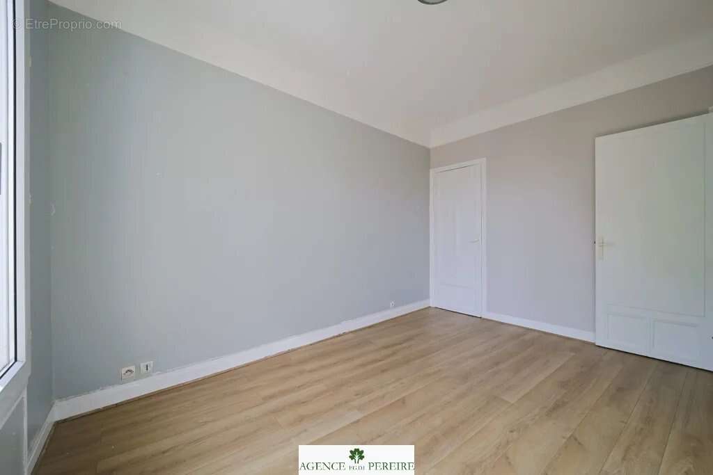 Appartement à LA GARENNE-COLOMBES