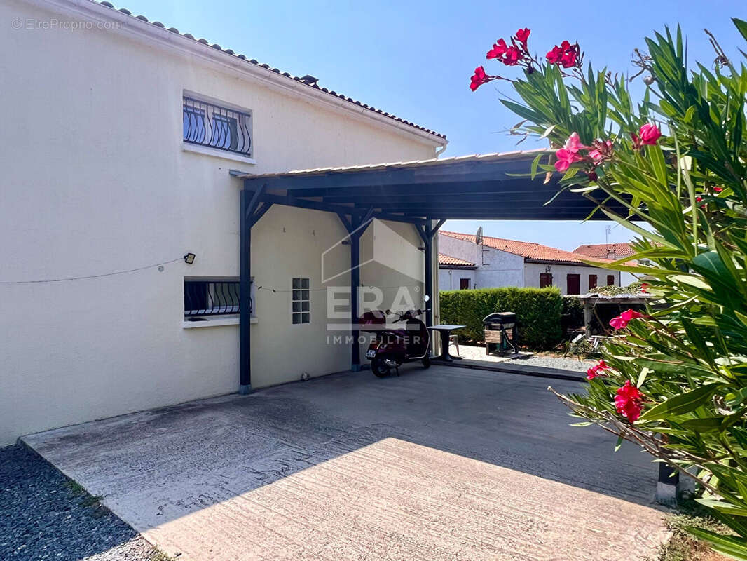 SEMUSSAC - Maison individuelle 115 m² + 818 m² de terrain - Proche commerces - photo 3