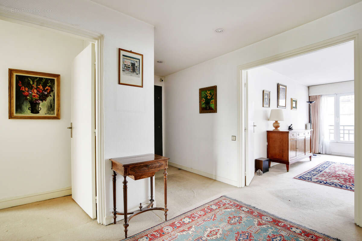 Appartement à PARIS-16E