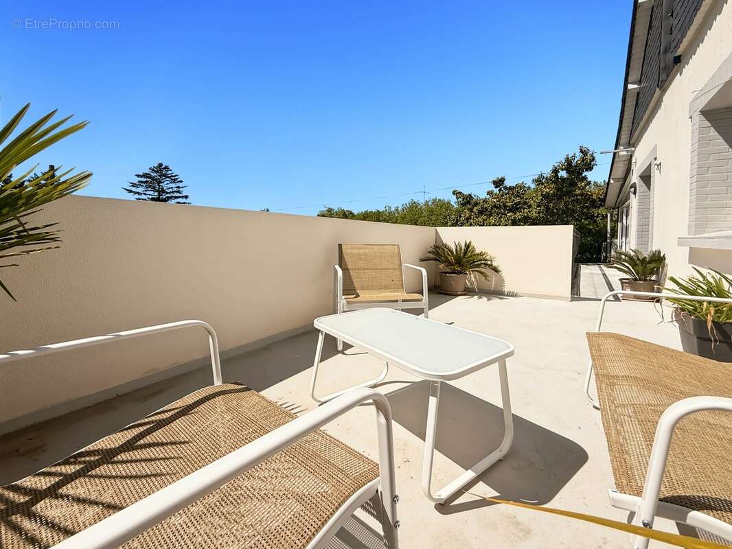 Saint marc sur mer - plage hulot - plein centre - marche - duplex loft  t5 - avec terrasse - garage - parking securise - photo 2