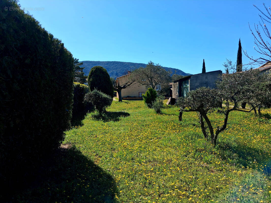 Maison à MAUBEC