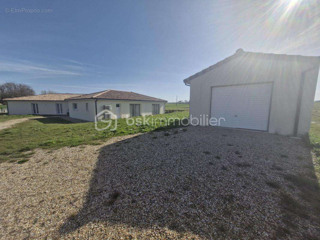 Maison à RAZAC-D&#039;EYMET