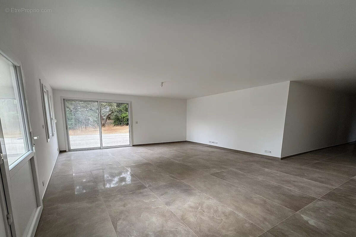 Maison 82 m² à Aleria  - photo 2