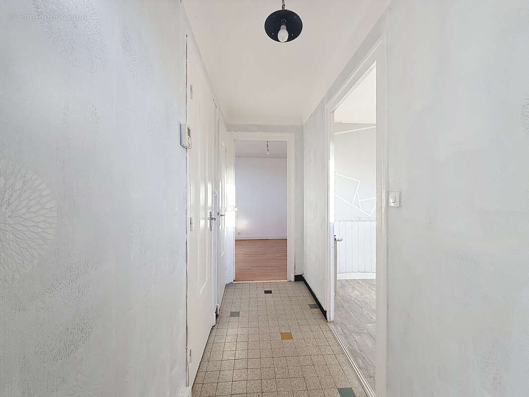 Maison à VEAUCHETTE