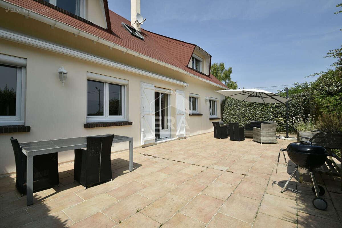 Maison à SAINT-REMY-L'HONORE