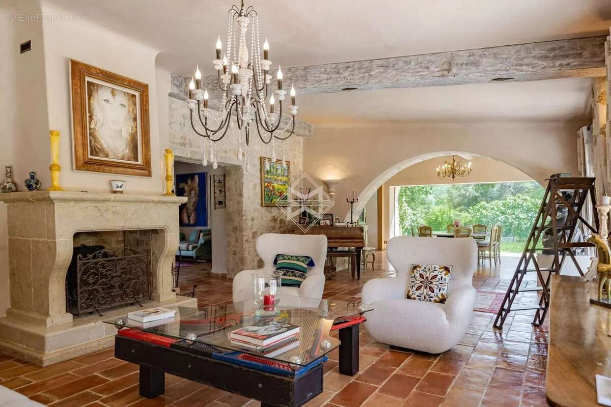 Maison à ROQUEFORT-LES-PINS