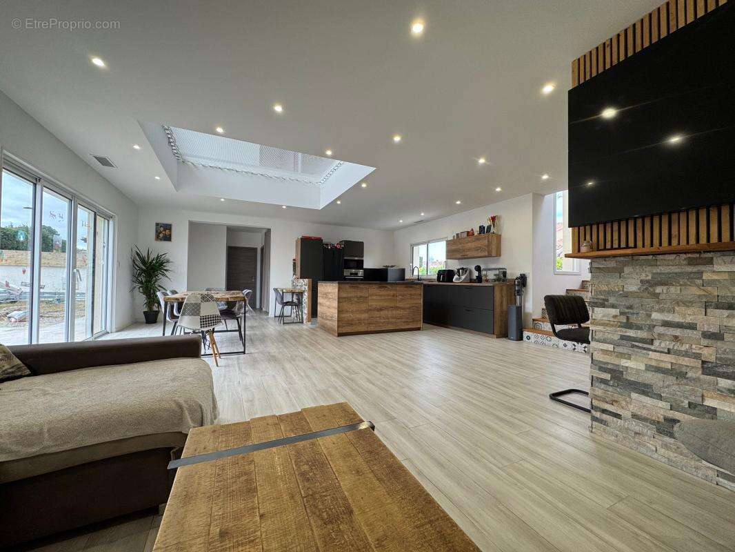 Villa avec piscine et garage - PINET - photo 15