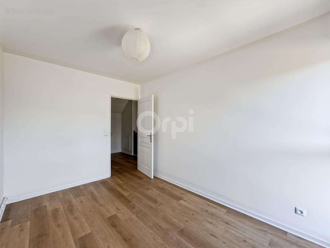 EVREUX - Maison familiale en triplex - 3 chambres, garage et jardin - photo 13