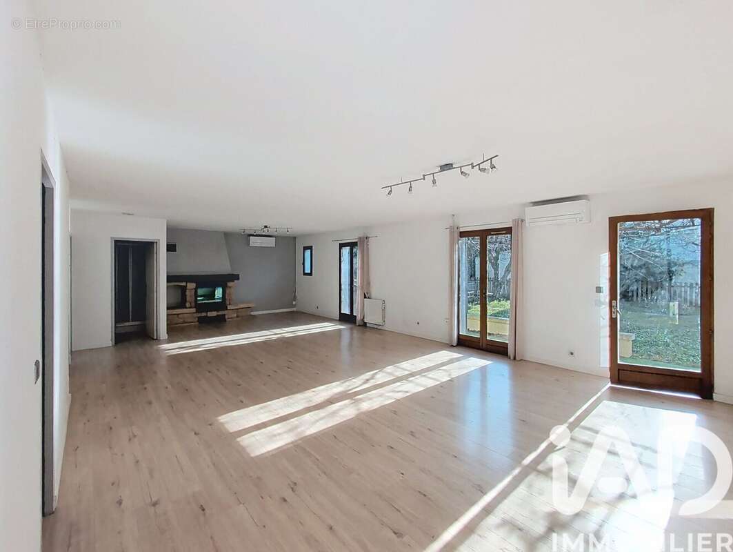 Photo 8 - Maison à ENTRAIGUES-SUR-LA-SORGUE