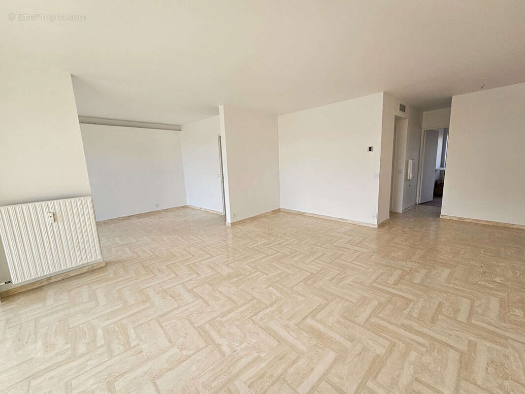 Appartement à MANDELIEU-LA-NAPOULE