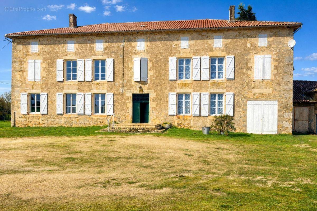 Maison à VIEUX-RUFFEC