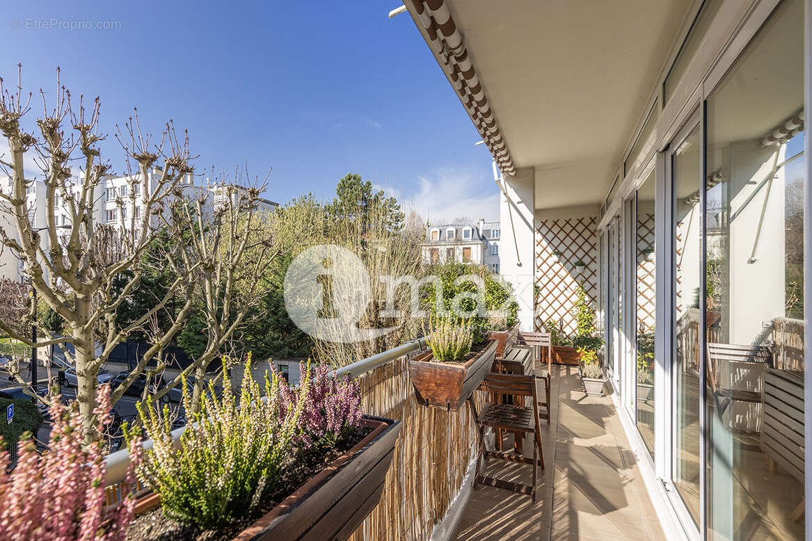 Appartement à COURBEVOIE