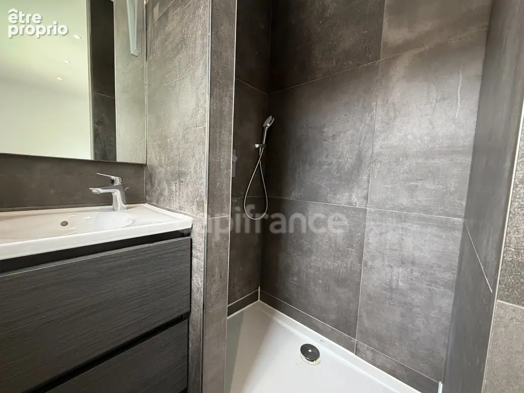 Maison à vendre 4 pièces SAINT AYGULF (83), piscine, jacuzzi,2 terrasses, jardin - photo 11