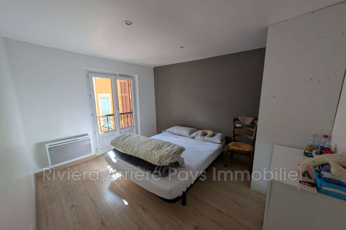 Appartement à PUGET-THENIERS