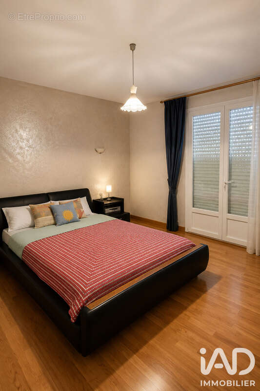 Maison 230 m² à Port-Des-Barques  - photo 9