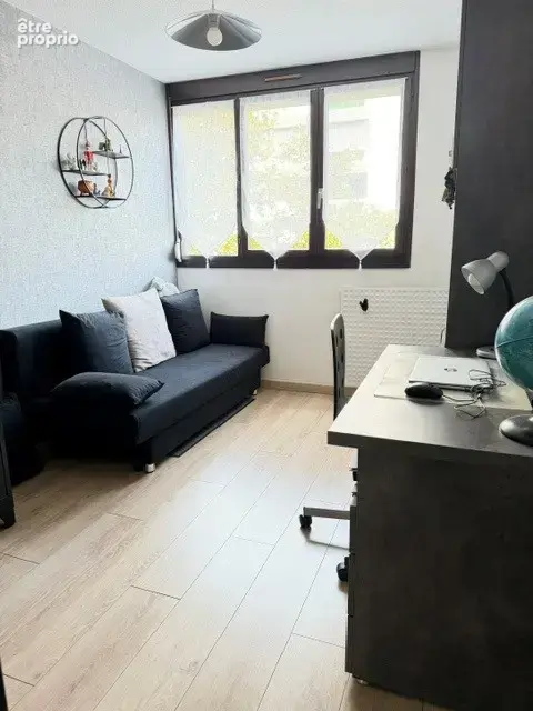 LYON 3, AVENUE GEORGES-POMPIDOU T3 traversant de 75 m2 avec balcon, garage et cave - photo 6