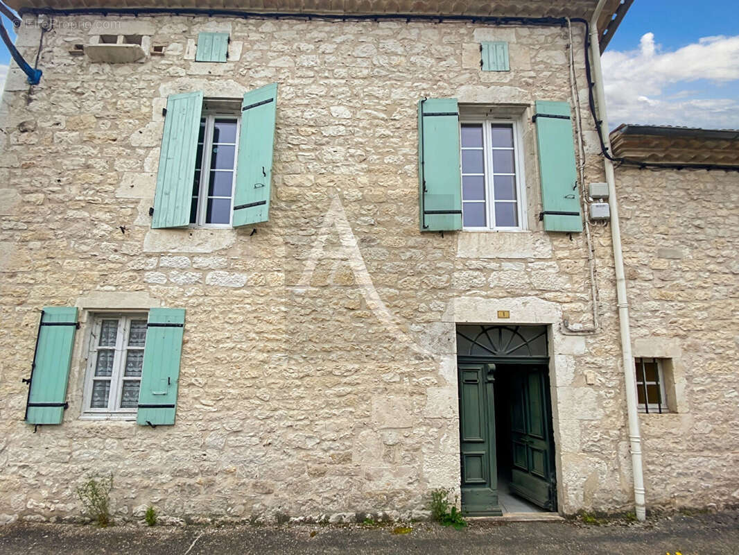 Maison à MONTAIGU-DE-QUERCY
