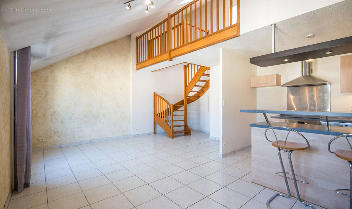 Appartement à ONET-LE-CHATEAU
