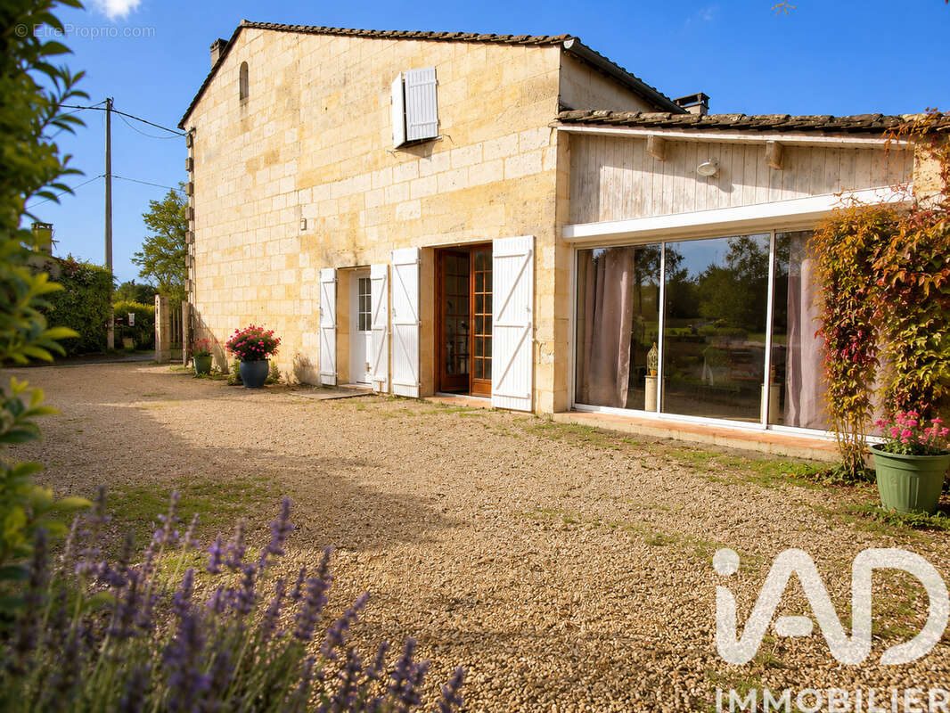 Photo 2 - Maison à LUSSAC