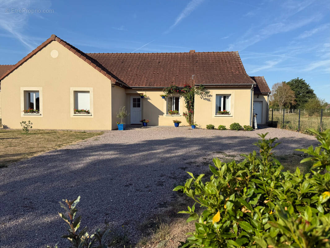 Maison à MONTGIVRAY