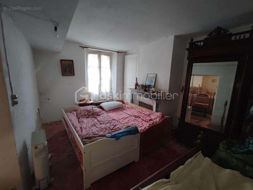 Maison à VILLENEUVE-L&#039;ARCHEVEQUE