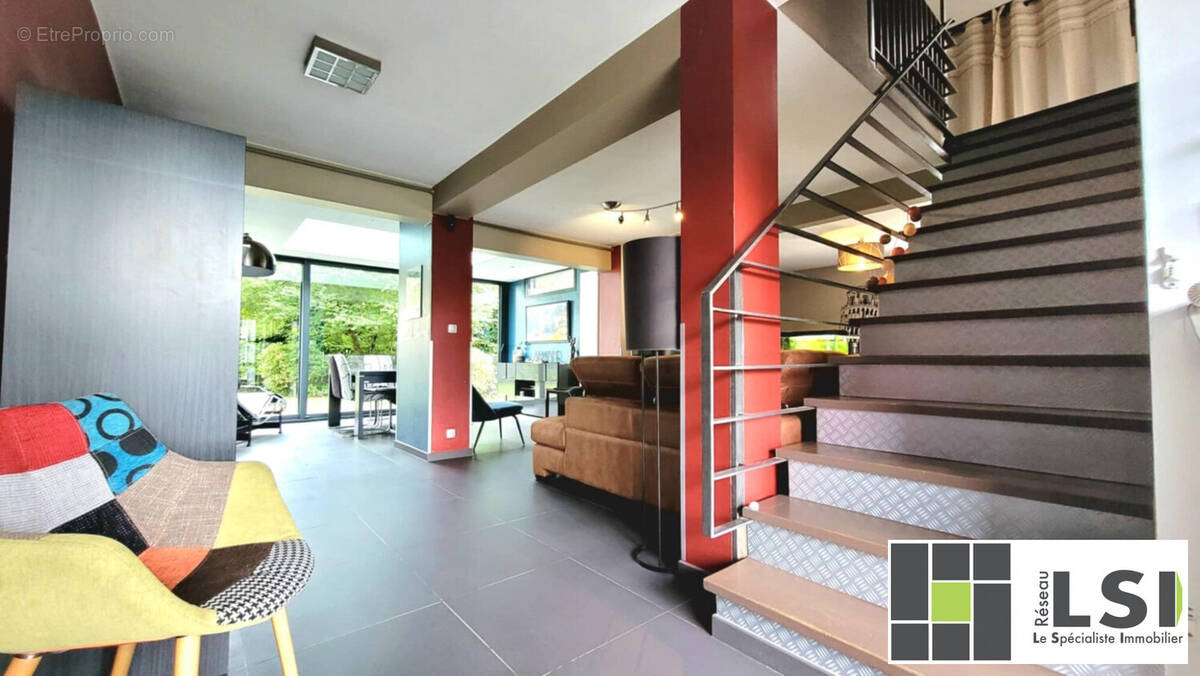 Maison 165 m² à Leval  - photo 3