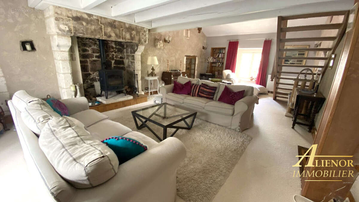 Maison en pierre avec piscine et vue dégagée sur les bois, Brantôme 24310 - photo 6