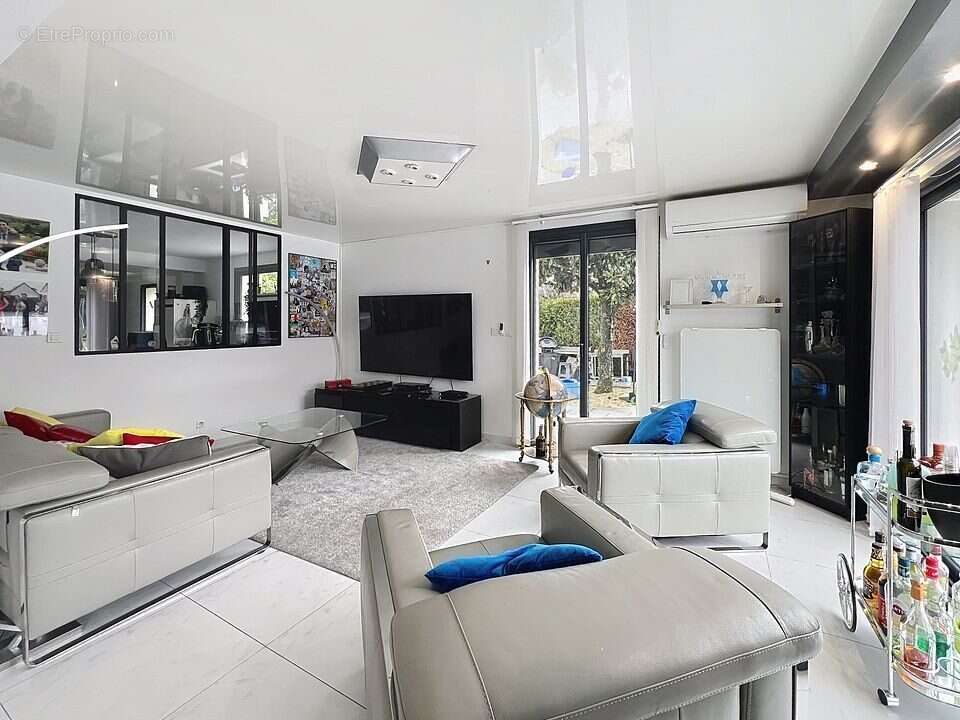 Maison à CHENNEVIERES-SUR-MARNE