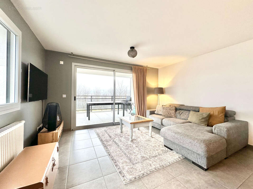 Appartement à SALES