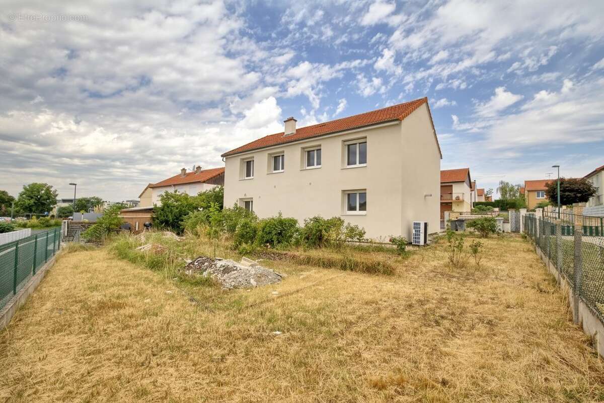 Maison 129 m² à Le Cendre  - photo 3
