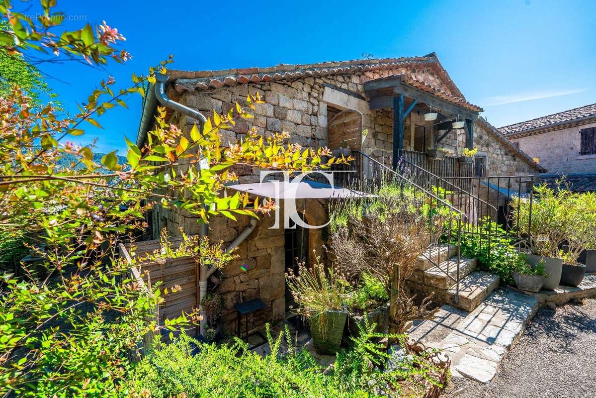 Maison à LABLACHERE