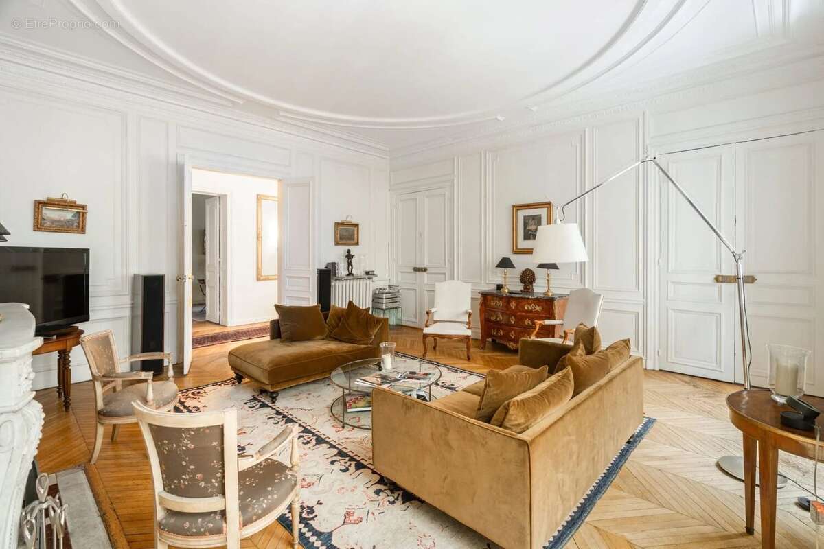 Appartement à PARIS-8E