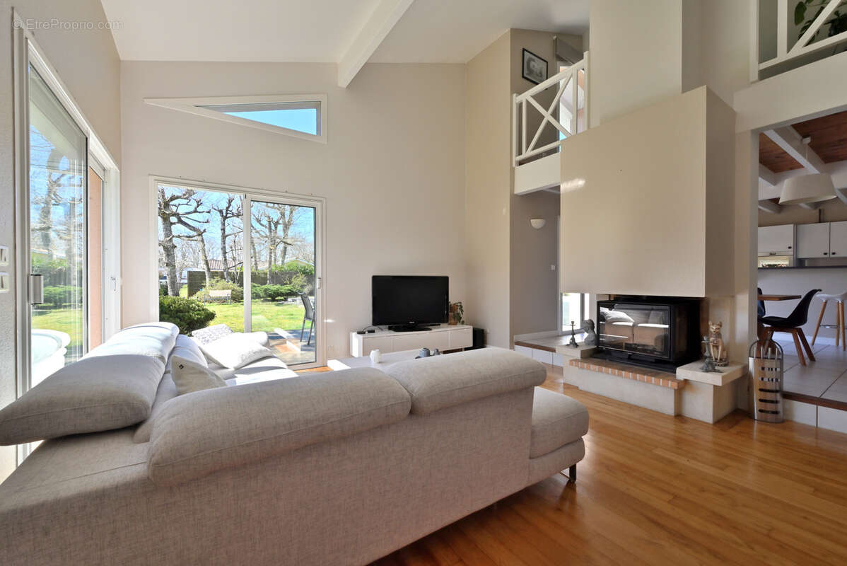 Maison à SAINT-JEAN-D'ILLAC