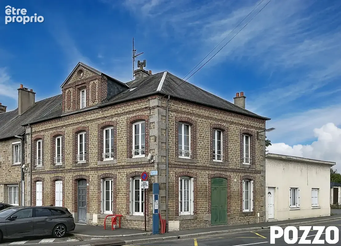 IMMEUBLE VIRE NORMANDIE (14500) 12 pièce(s) 229 m2 - photo 1