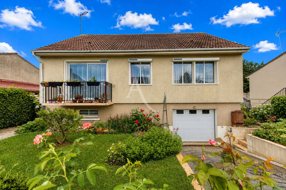 Maison à OZOIR-LA-FERRIERE