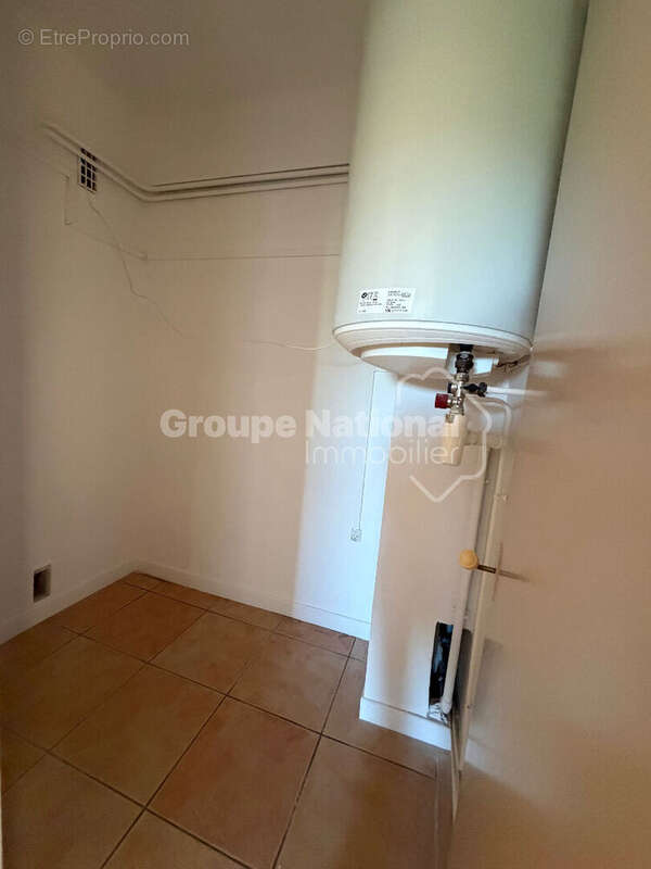 Nimes Jean-Jaures Appartement P2 rénové - photo 7