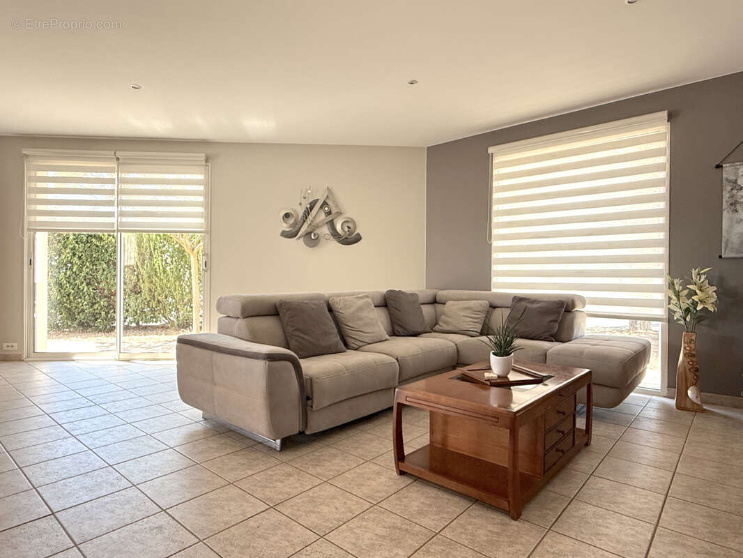 Mouzillon, centre-bourg - maison 5 chambres - grand sous-sol - jardin - photo 2