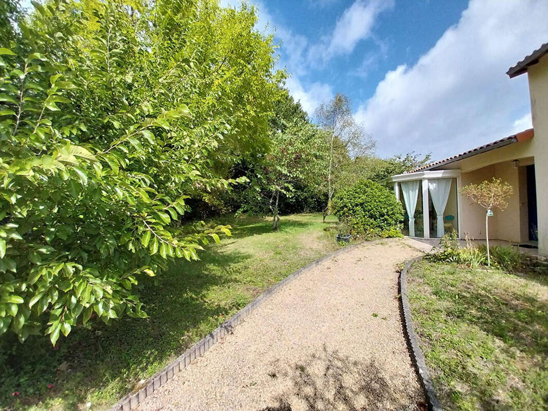 Maison à NOUAILLE-MAUPERTUIS