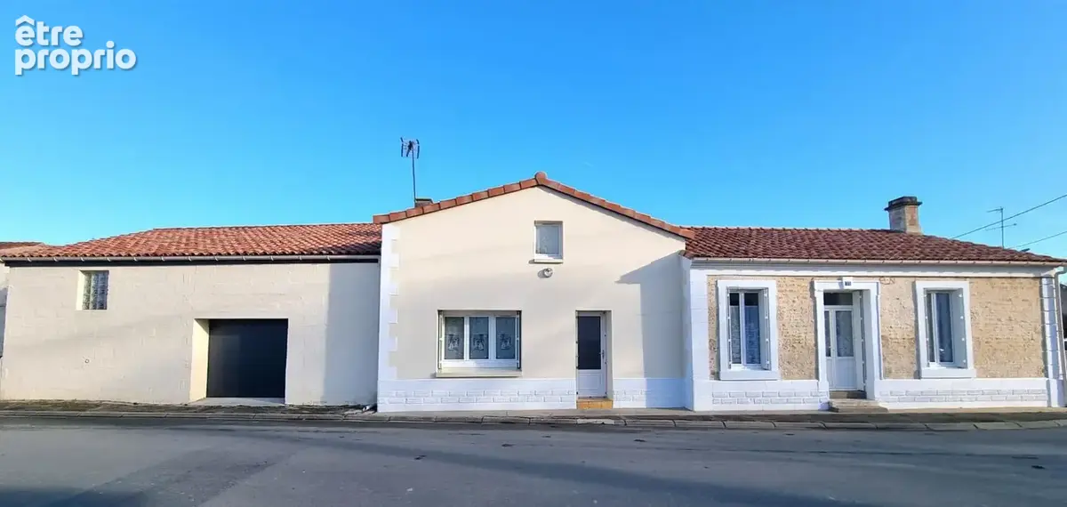Photo Maison à Les Magnils-Reigniers au prix de 182 000€