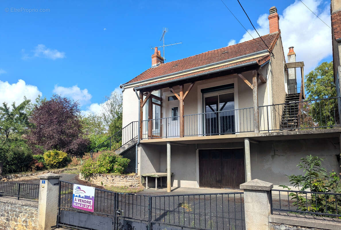 Maison à MONTGIVRAY