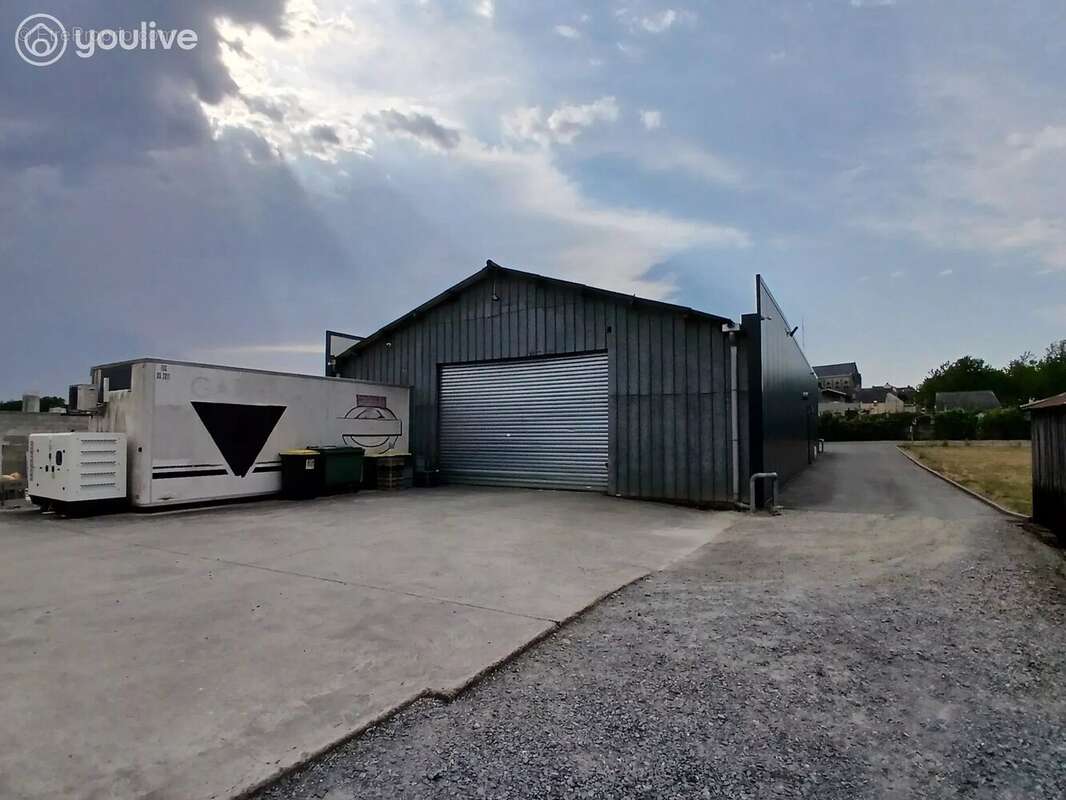 Ensemble immobilier d'activité de 770 m² avec revenu locatif immédiat – Terrain clos de 2 300 m² - photo 3