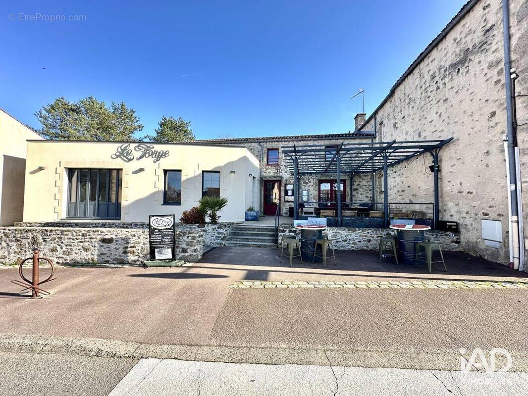 Photo 1 - Commerce à BEAUFOU