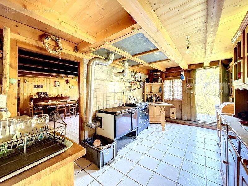 Chalet_D'Alpage_Brizon_Bonneville_secteur_calme_Nature_Residence_Secondaire_vue_montagne_rare_Atypique_frontière_Suisse_Genève_FRONTALIERS_salon_cuisine_terrain_boisé_ - Maison à BRIZON